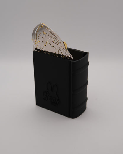 Lesezeichen- & Stiftehalter "Skip sleep for books"