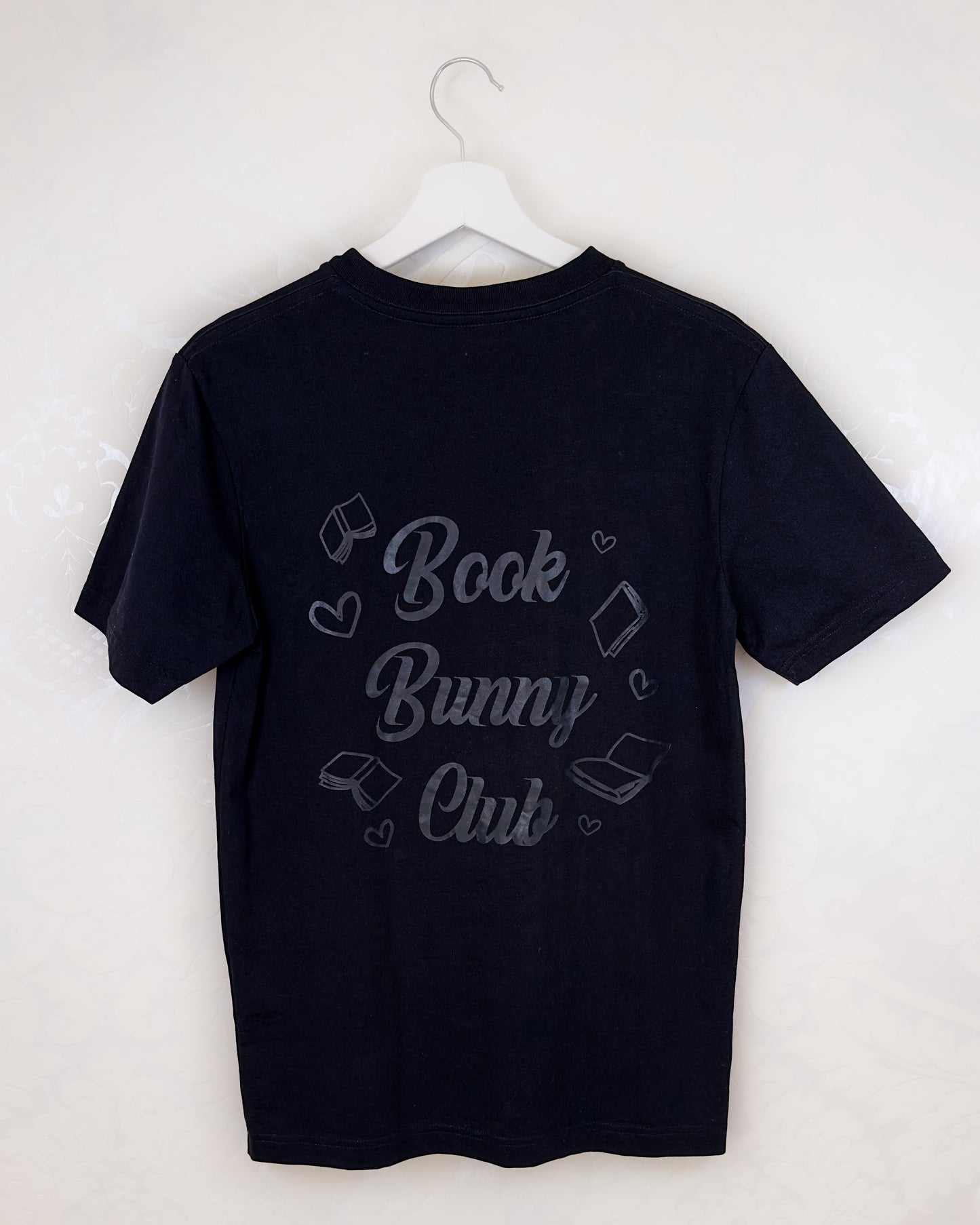 Book Bunny Club Shirt Schwarz