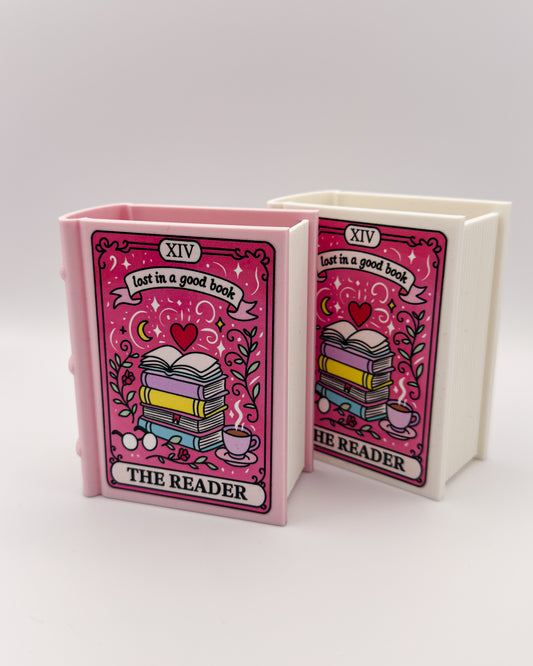 Lesezeichen- & Stiftehalter "The Reader"