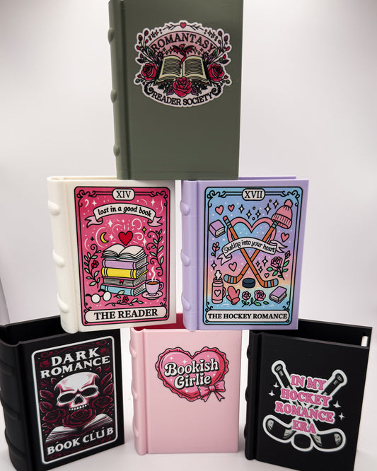 Lesezeichen- & Stiftehalter "Bookish Girlie"