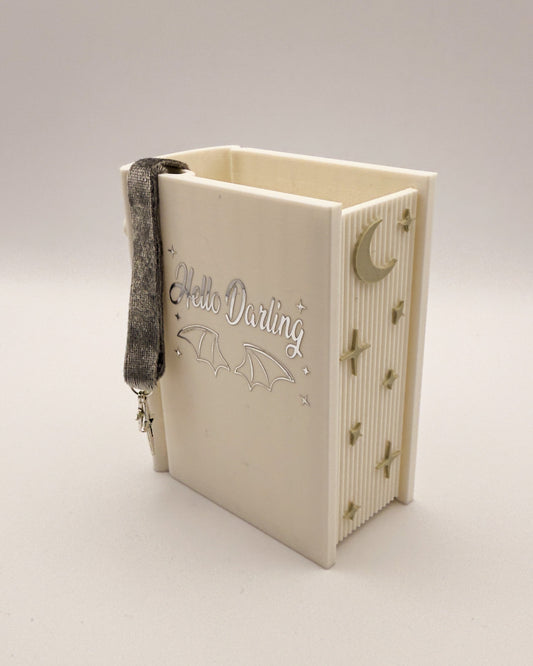 Lesezeichen- & Stiftehalter "Darling"